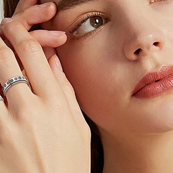 Stainless Steel Flower Fidget Spinner Ring, Size 12 Unisex - Picture 8 of 10